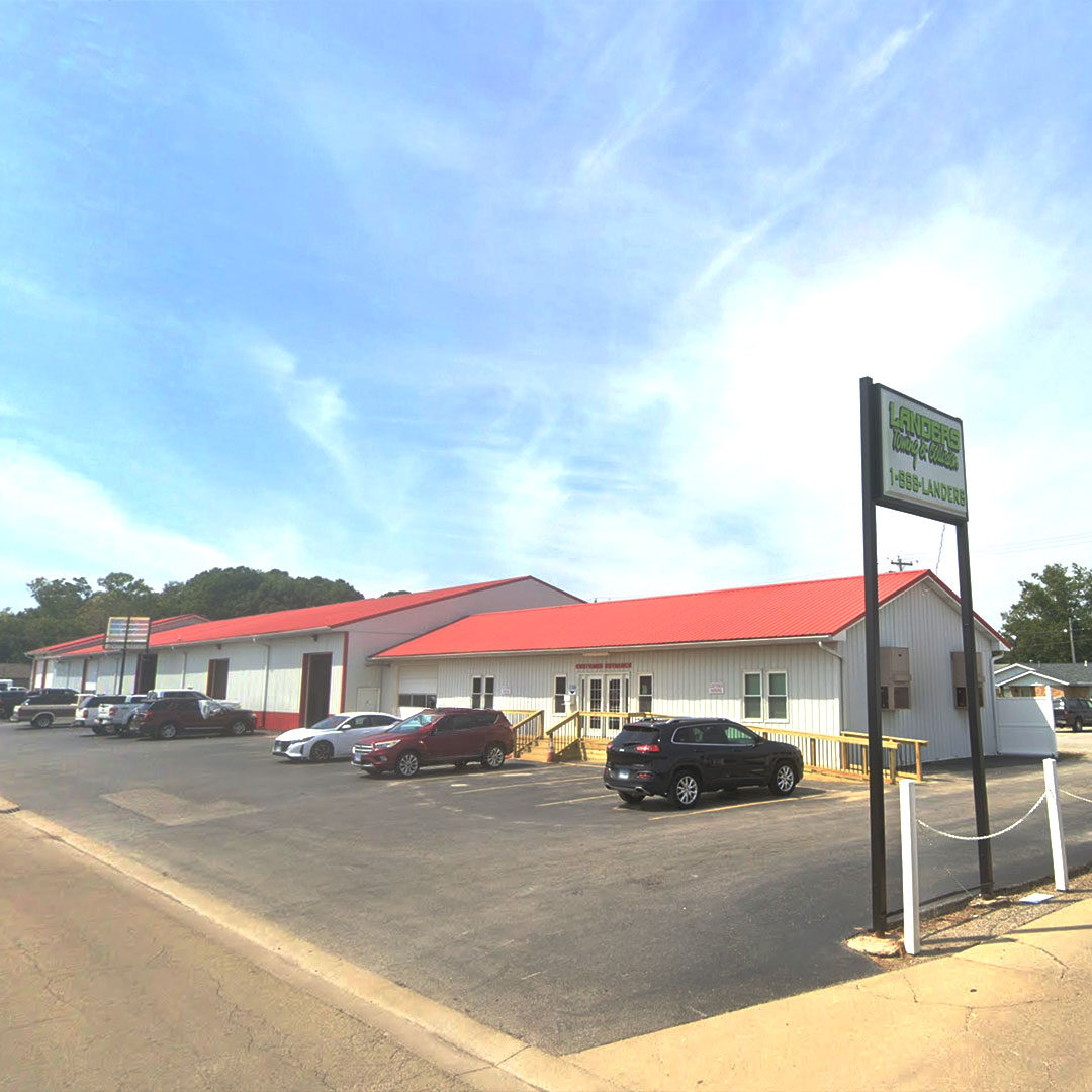 Exterior of Landers Towing and Collision facility in Salem