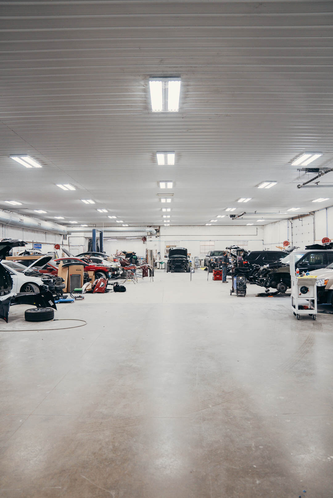 Vertical wide shot of Lander's Automotive garage filled with vehicles getting worked on