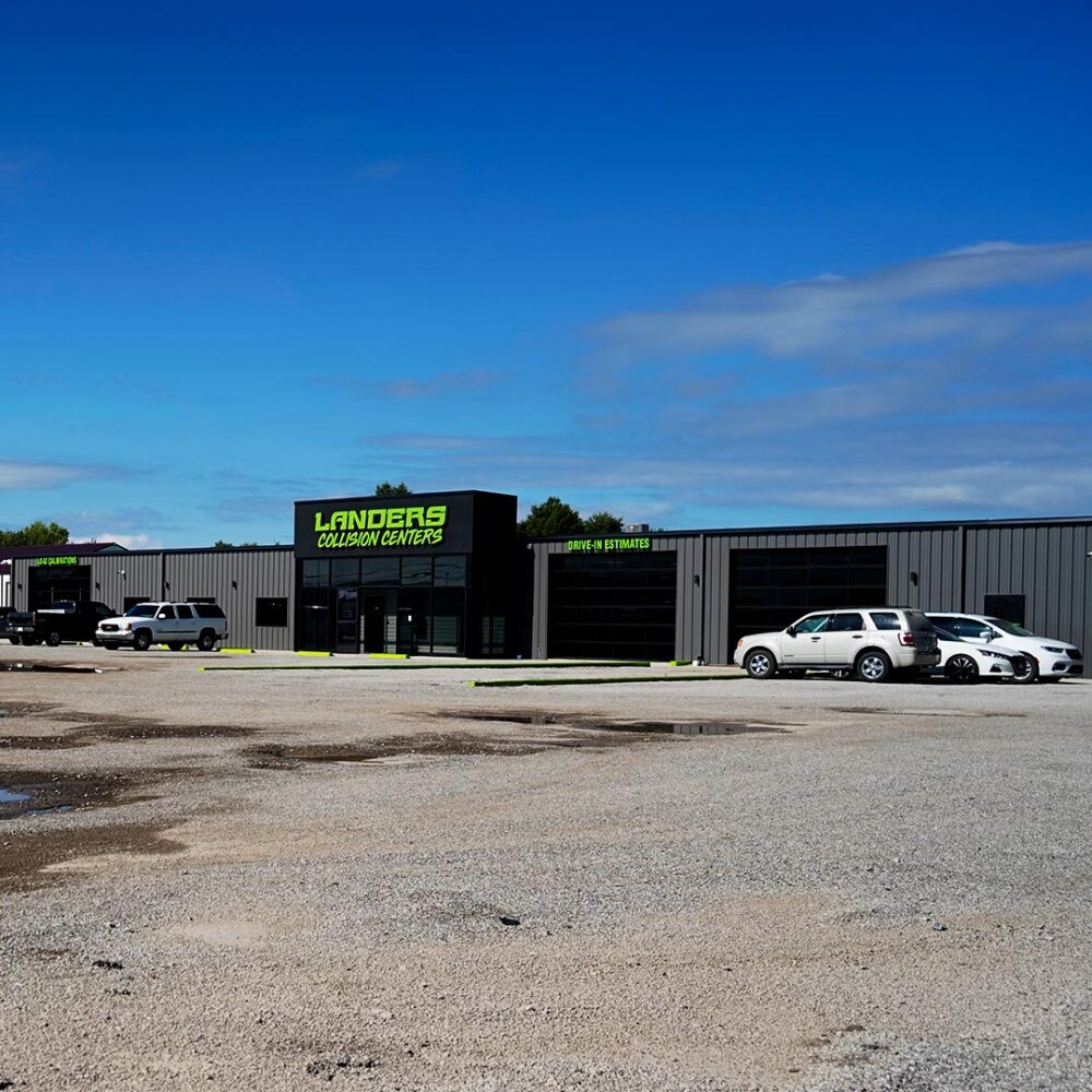 Exterior of Landers Collision Center in Mt. Vernon